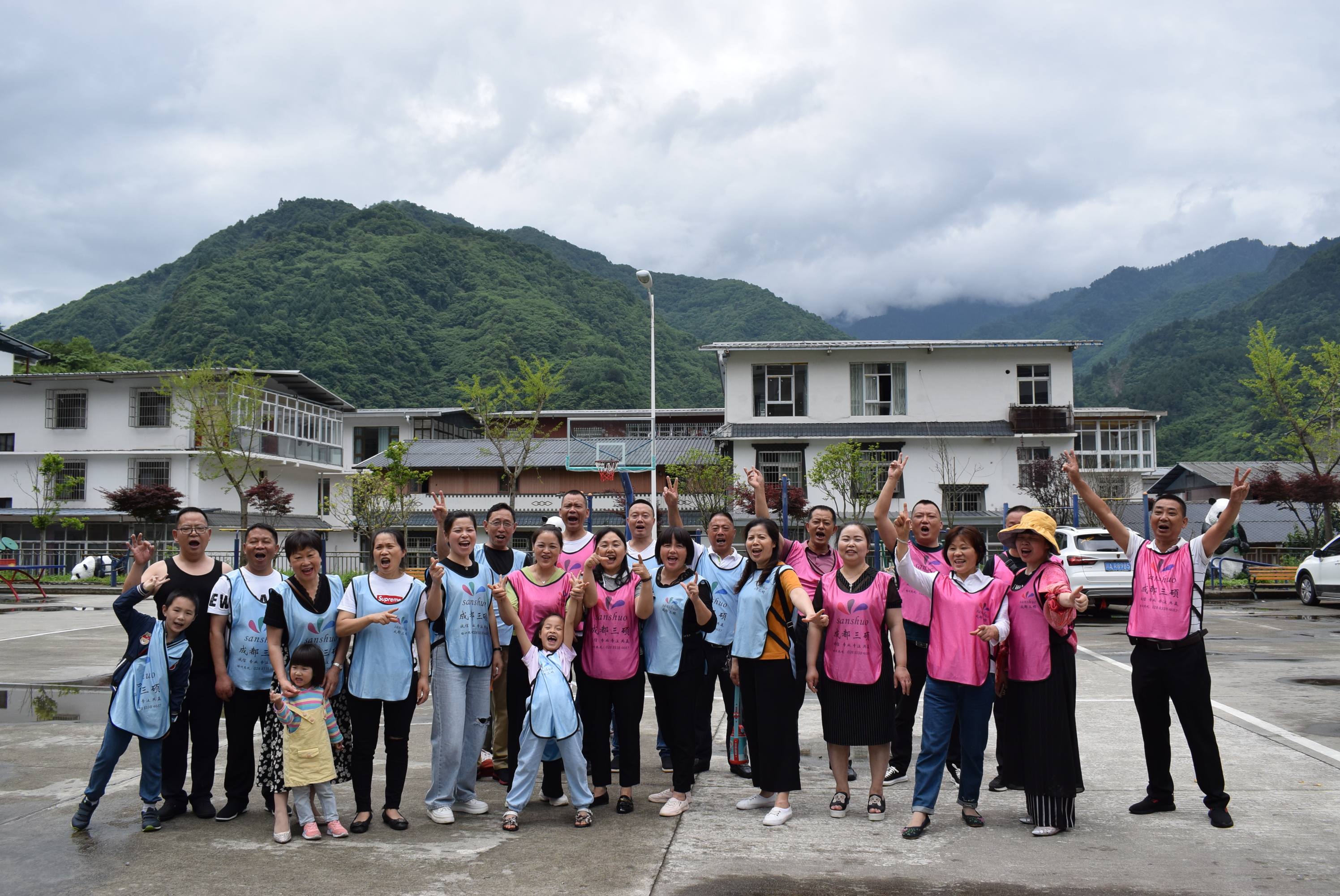 热烈祝贺：某车队家庭自驾游主题团建圆满结束